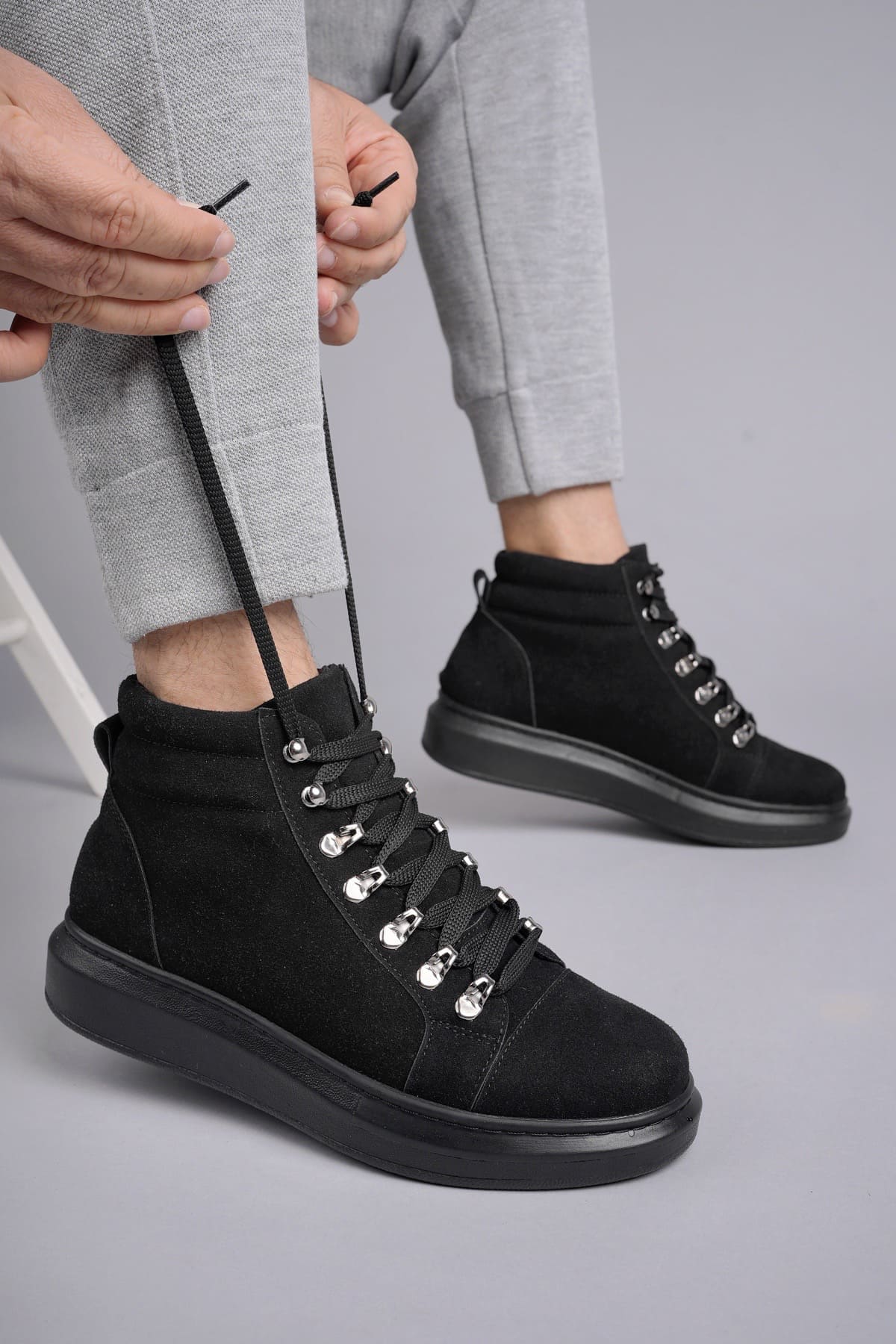 SLW206 Ottawa: Şehirde Tarz Yaratacak Siyah Süet Erkek Bot görsel 1